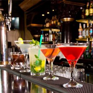 Happy hour no bar antes do casório