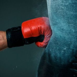 Saco e luva de boxe para os noivos aliviarem a tensão